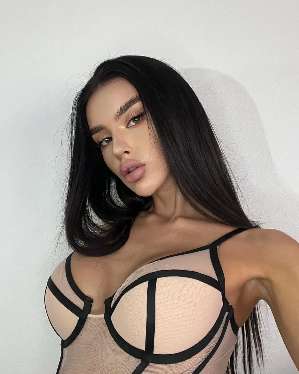 Pauline escort in Dubai